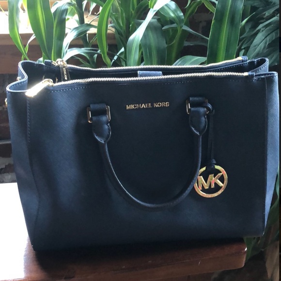 Michael Kors Handbags - Michael Kors purse